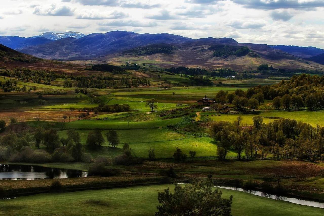 Spectacular Mountain View Ecopod Βίλα Newtonmore Εξωτερικό φωτογραφία